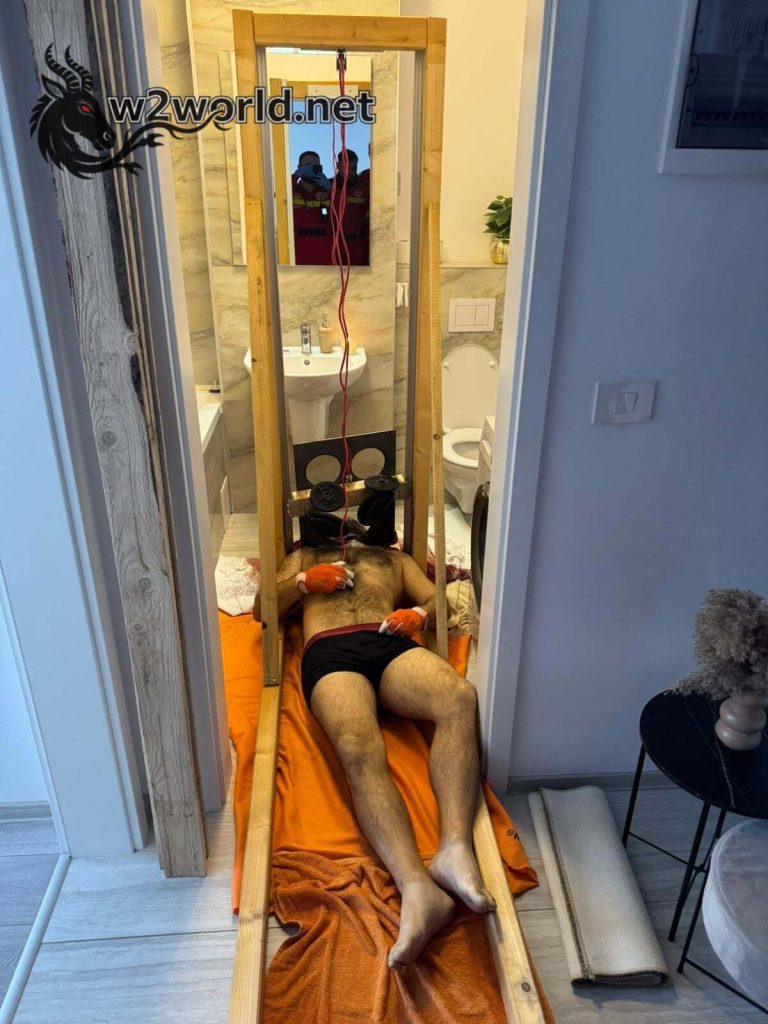 decapitating himself using a homemade guillotine-style 01