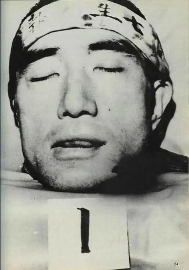 Shocking Yukio Mishima Corpse Images 04