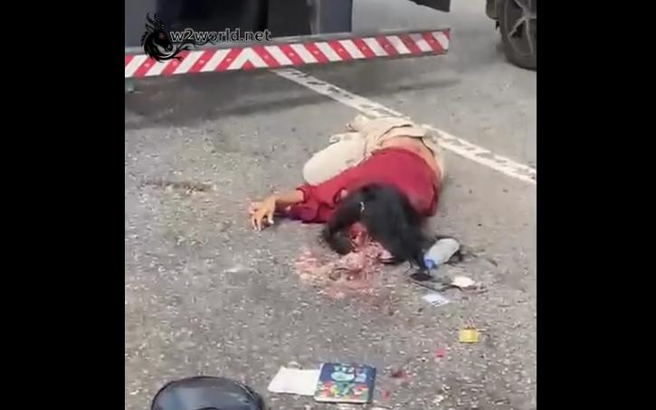 Brazil – A couple on a motorcycle died in a crash with an oil tanker